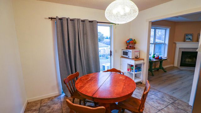 3344 S Meadowlark Avenue, Springfield, MO 65807