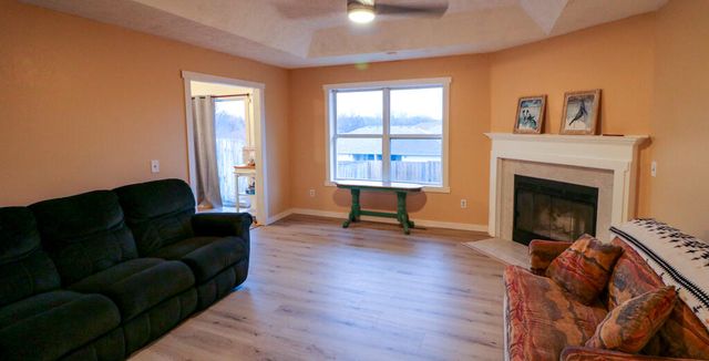 3344 S Meadowlark Avenue, Springfield, MO 65807