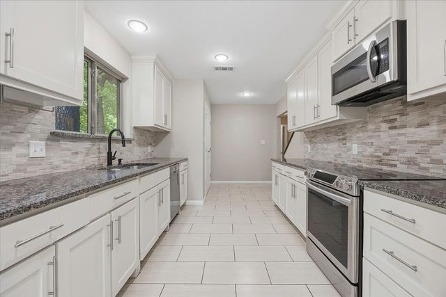 401 N Bailey Avenue, Fort Worth, TX 76107