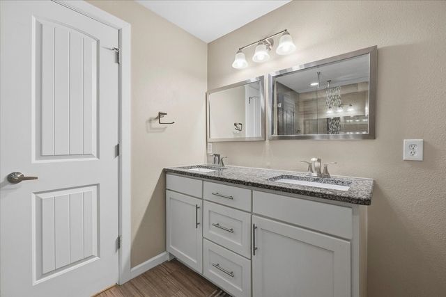 401 N Bailey Avenue, Fort Worth, TX 76107