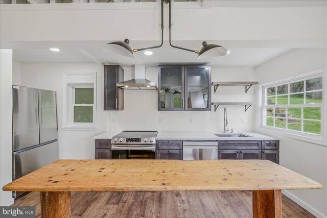 151 S LAUREL AVE, Berkeley Springs, WV 25411