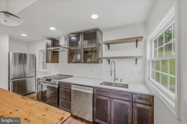 151 S LAUREL AVE, Berkeley Springs, WV 25411