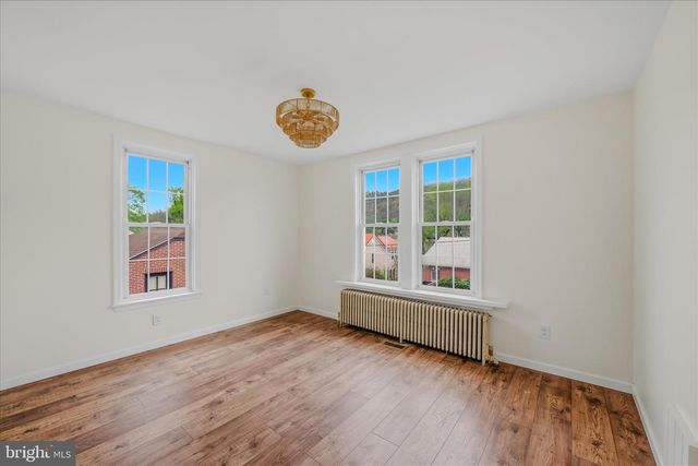 151 S LAUREL AVE, Berkeley Springs, WV 25411