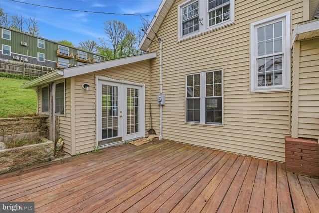151 S LAUREL AVE, Berkeley Springs, WV 25411
