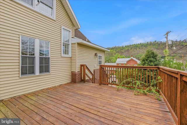 151 S LAUREL AVE, Berkeley Springs, WV 25411
