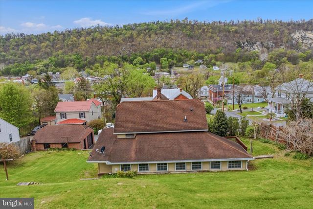 151 S LAUREL AVE, Berkeley Springs, WV 25411