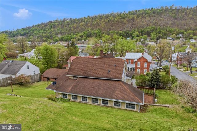 151 S LAUREL AVE, Berkeley Springs, WV 25411