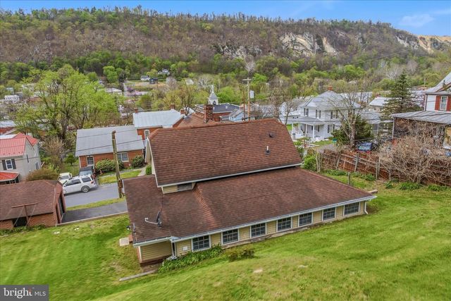 151 S LAUREL AVE, Berkeley Springs, WV 25411
