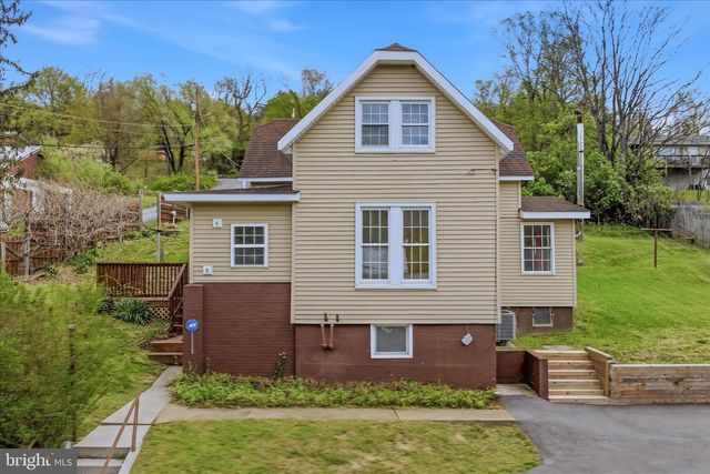 151 S LAUREL AVE, Berkeley Springs, WV 25411