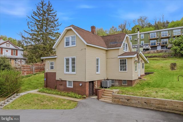 151 S LAUREL AVE, Berkeley Springs, WV 25411