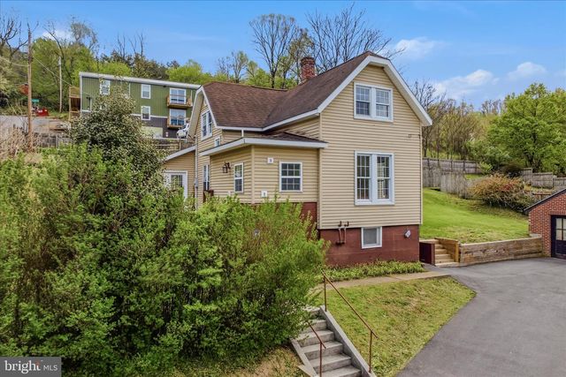 151 S LAUREL AVE, Berkeley Springs, WV 25411