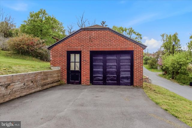 151 S LAUREL AVE, Berkeley Springs, WV 25411
