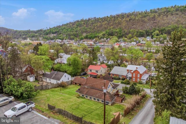 151 S LAUREL AVE, Berkeley Springs, WV 25411