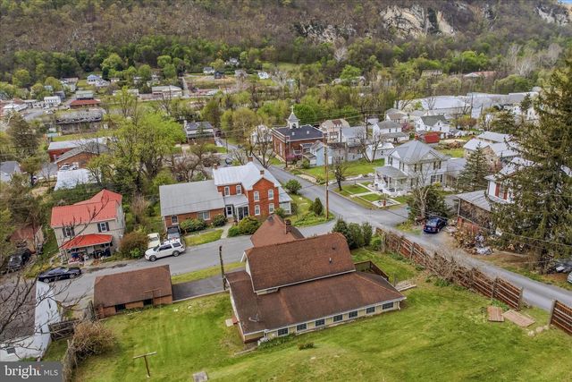151 S LAUREL AVE, Berkeley Springs, WV 25411