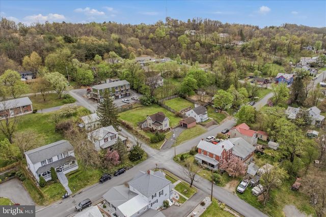 151 S LAUREL AVE, Berkeley Springs, WV 25411