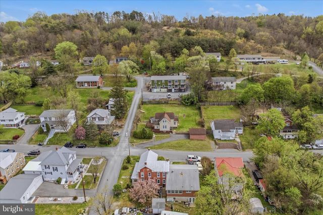 151 S LAUREL AVE, Berkeley Springs, WV 25411