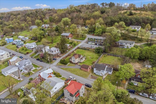 151 S LAUREL AVE, Berkeley Springs, WV 25411