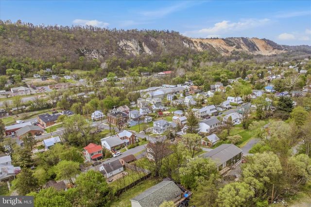 151 S LAUREL AVE, Berkeley Springs, WV 25411