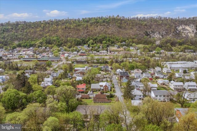 151 S LAUREL AVE, Berkeley Springs, WV 25411