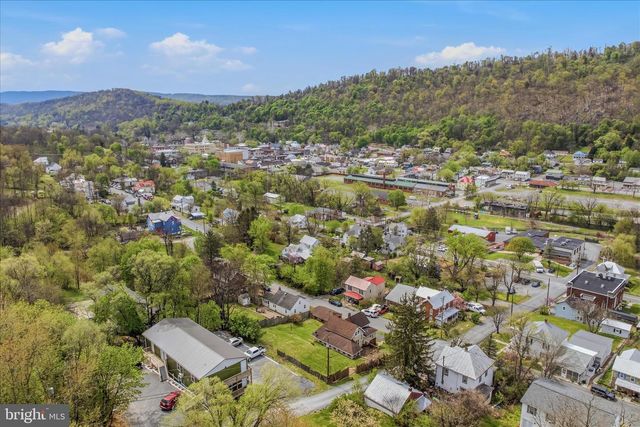 151 S LAUREL AVE, Berkeley Springs, WV 25411