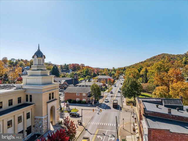 151 S LAUREL AVE, Berkeley Springs, WV 25411