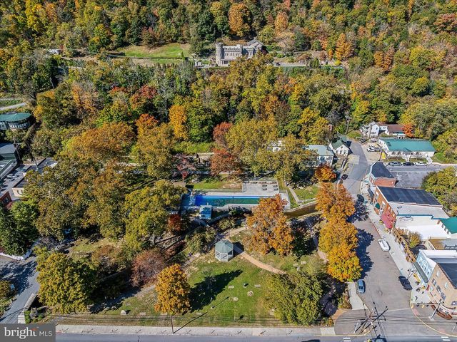 151 S LAUREL AVE, Berkeley Springs, WV 25411