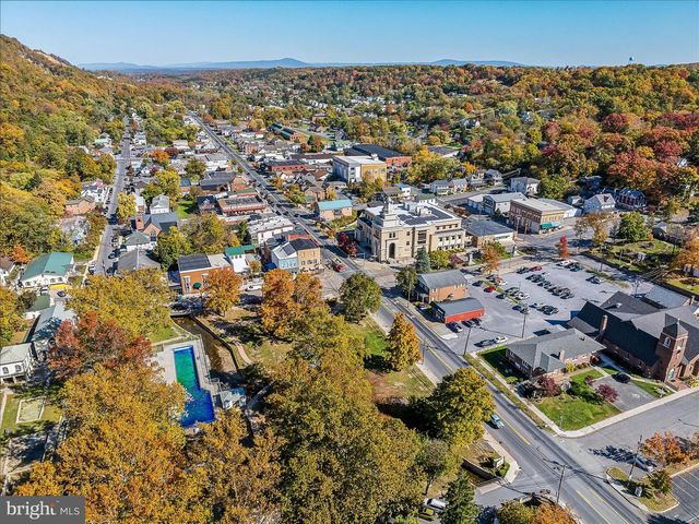 151 S LAUREL AVE, Berkeley Springs, WV 25411