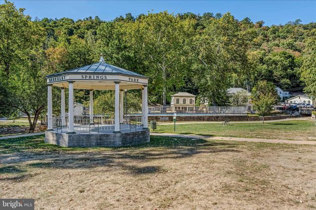 151 S LAUREL AVE, Berkeley Springs, WV 25411