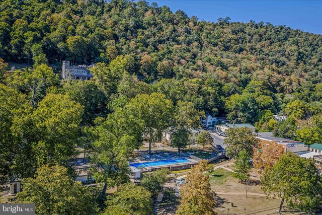 151 S LAUREL AVE, Berkeley Springs, WV 25411