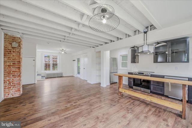 151 S LAUREL AVE, Berkeley Springs, WV 25411