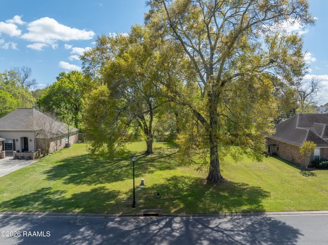 14 Oakthorn Court, Youngsville, LA 70592