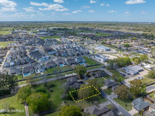 14 Oakthorn Court, Youngsville, LA 70592