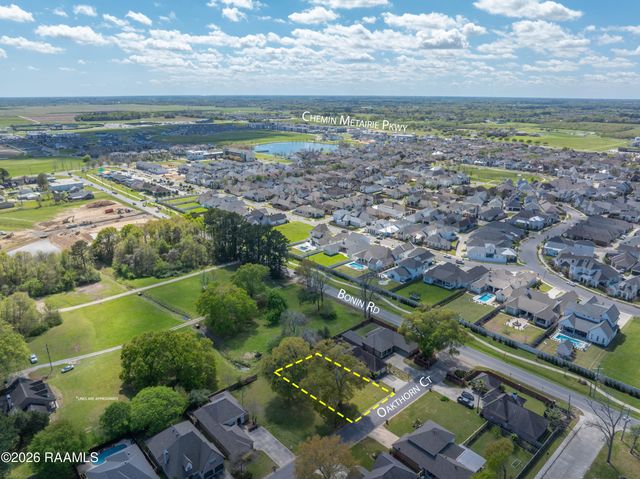 14 Oakthorn Court, Youngsville, LA 70592