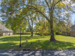 14 Oakthorn Court, Youngsville, LA 70592