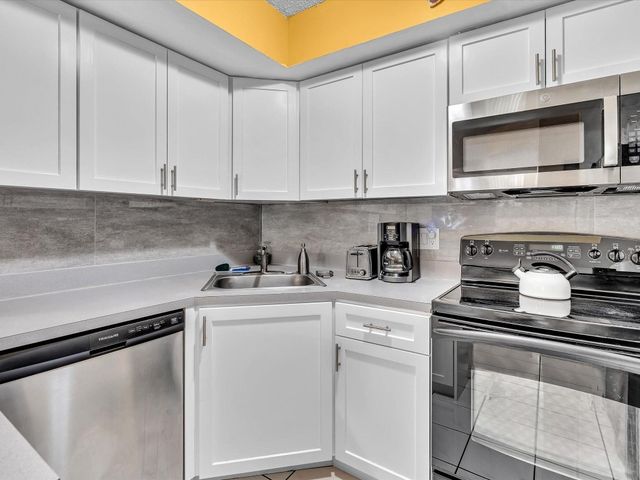 3975 Village Drive B, Delray Beach, FL 33445