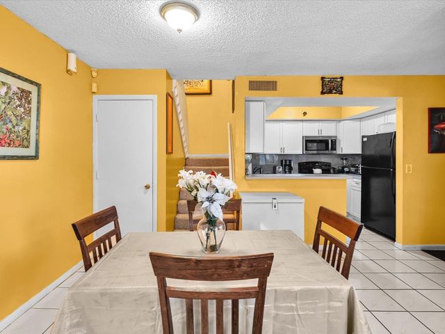 3975 Village Drive B, Delray Beach, FL 33445