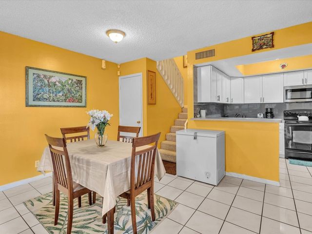 3975 Village Drive B, Delray Beach, FL 33445