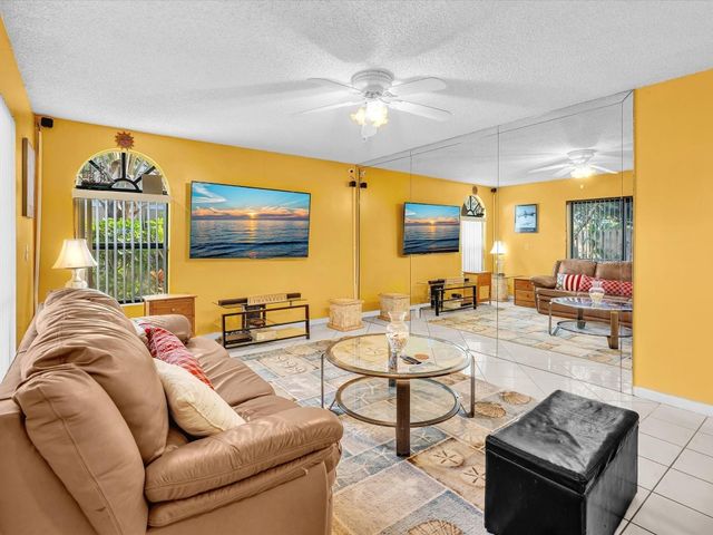 3975 Village Drive B, Delray Beach, FL 33445