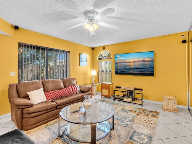 3975 Village Drive B, Delray Beach, FL 33445