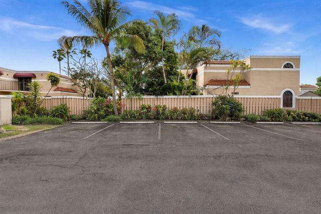 3975 Village Drive B, Delray Beach, FL 33445