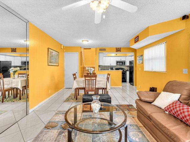 3975 Village Drive B, Delray Beach, FL 33445