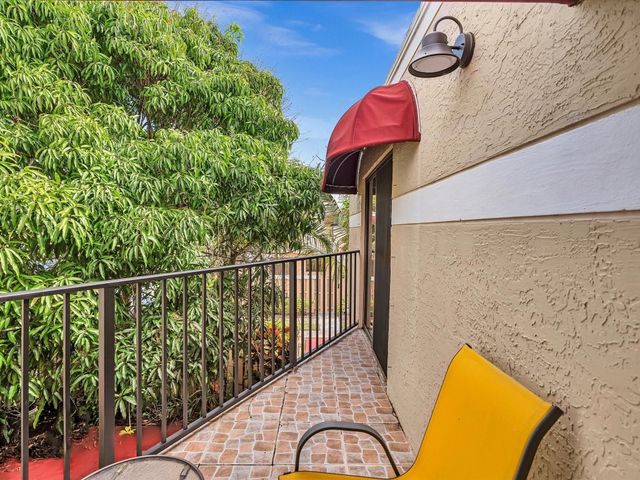 3975 Village Drive B, Delray Beach, FL 33445