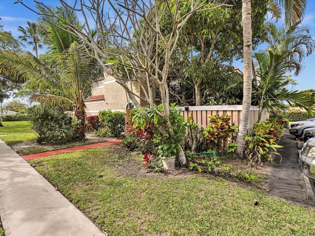 3975 Village Drive B, Delray Beach, FL 33445
