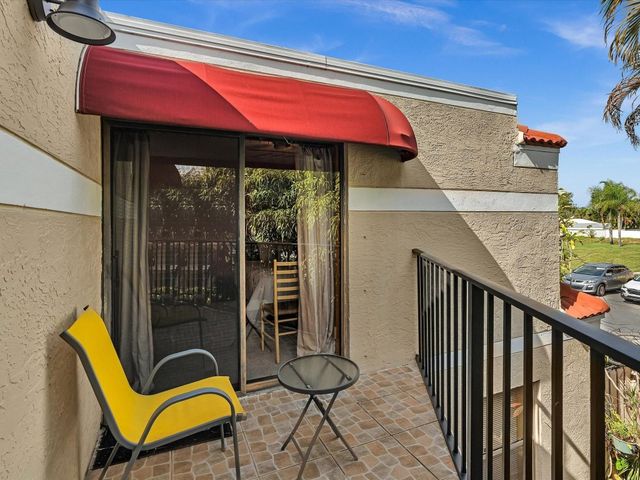 3975 Village Drive B, Delray Beach, FL 33445