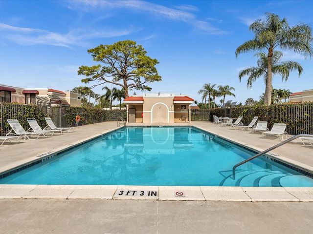 3975 Village Drive B, Delray Beach, FL 33445