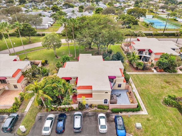 3975 Village Drive B, Delray Beach, FL 33445