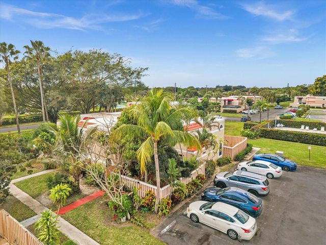 3975 Village Drive B, Delray Beach, FL 33445