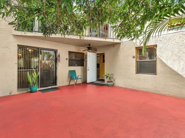 3975 Village Drive B, Delray Beach, FL 33445