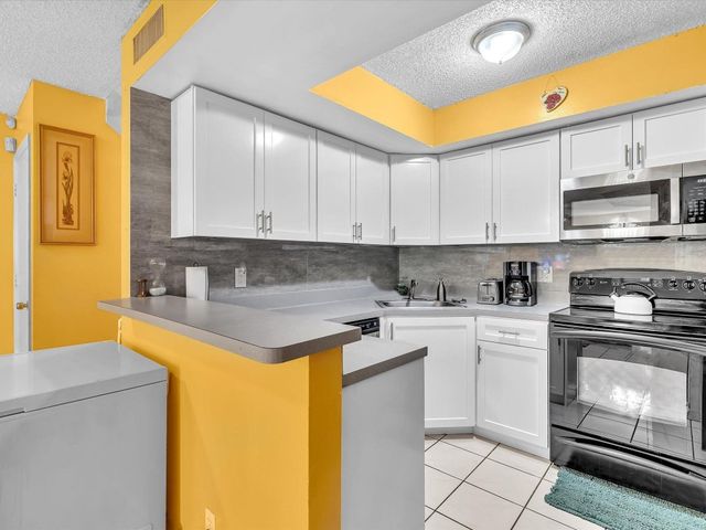 3975 Village Drive B, Delray Beach, FL 33445