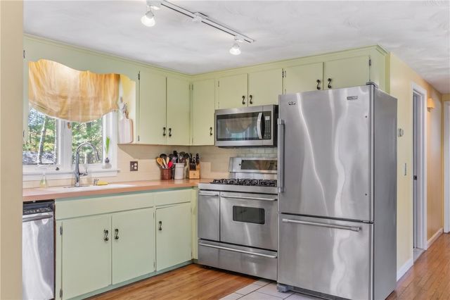 102 Woodbine Road, South Kingstown, RI 02879